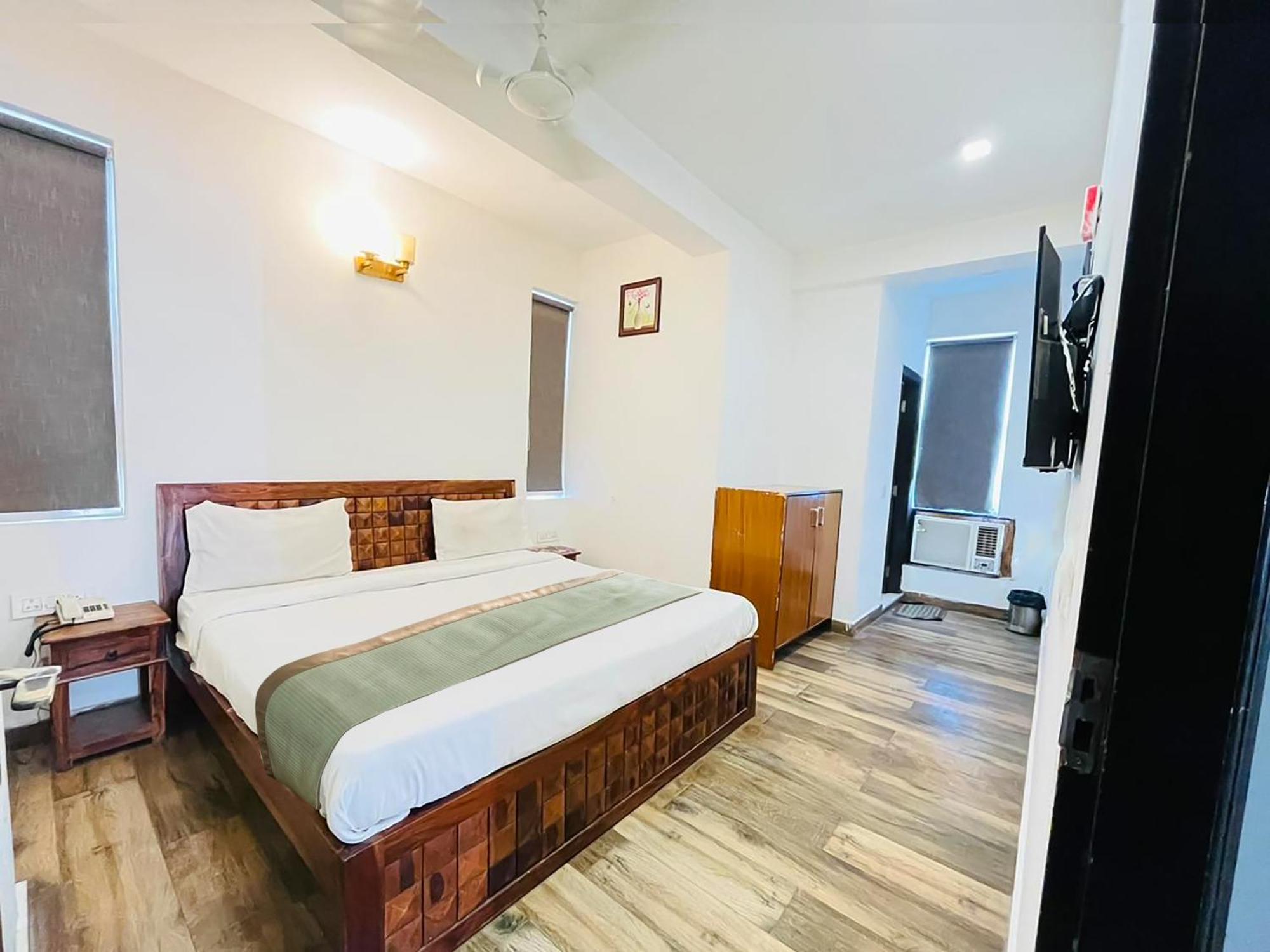 Hotel Blu - Saket Dlf Avenue Neu-Delhi Exterior foto